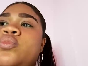 2moons_full_of_love's webcam