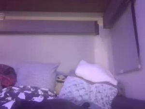 actuallyaleyna's webcam