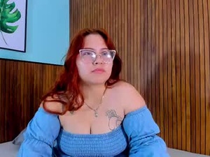 alana_glasses's webcam