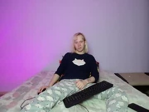 alex_foxy_man's webcam