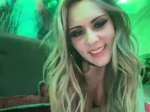 alexisamorlovely's webcam