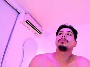 apolo_bigcock01's webcam