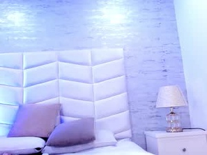 aria_thompson_12's webcam