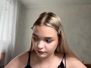ariamonroex's webcam