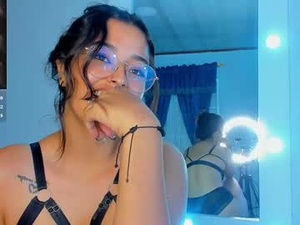 ariana_pierce's webcam