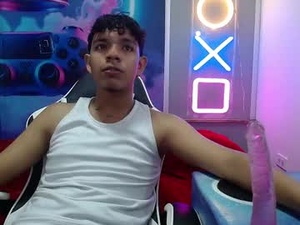 aron_hot11's webcam