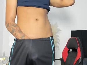 aron_strong0's webcam