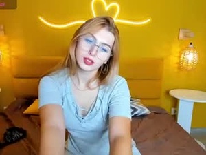 ashleydemure's webcam