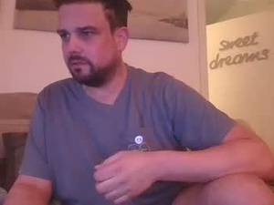 b_a_m_b_i_7_1_1's webcam