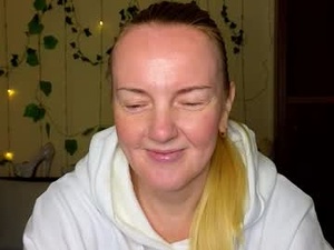 bella_hadatt's webcam