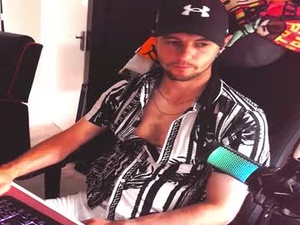 bigandbaldtv's webcam