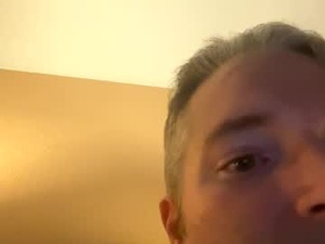 bigcreamy75's webcam