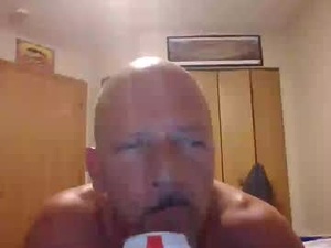 bill8ball798372's webcam