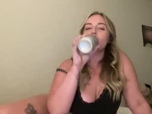 blondeandbent's webcam
