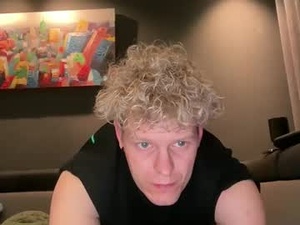blondguy30's webcam