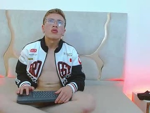 blondy_tay's webcam