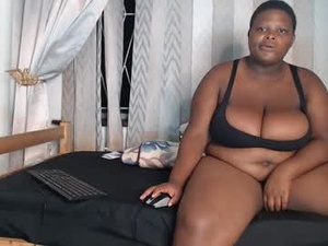 bustyboobs011's webcam