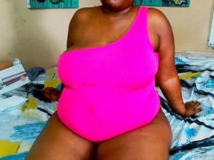 bustyqueenb's webcam