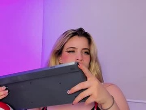 channelwhite_'s webcam