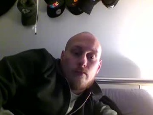 charliephandguest's webcam