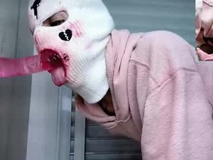 charliethroat's webcam