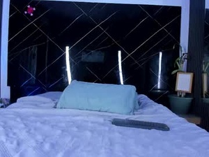 charlizee_23's webcam