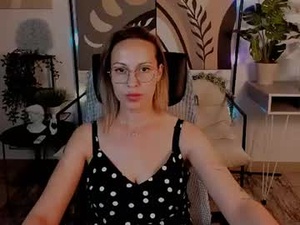 charlotte_hudson's webcam