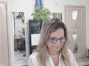 crimsonwhisper's webcam