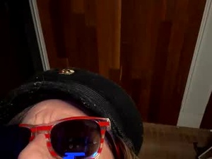 cubanredneck305's webcam