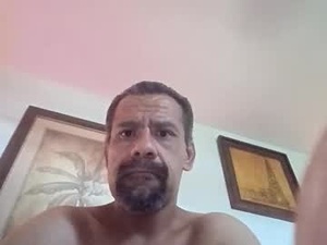 curiousknow04523663's webcam