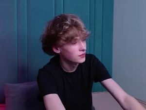 curlytwinkboy's webcam
