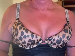 curvyrobyn's webcam