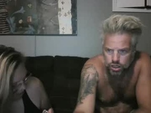 cutestwife_and_mrhandsome's webcam