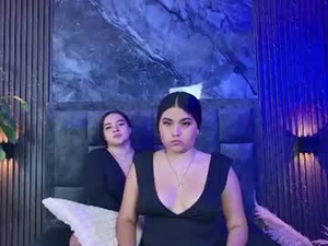 elara_and_amber's webcam
