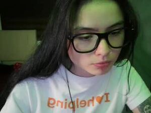 emahot_'s webcam