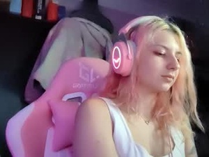 emeldamctee's webcam