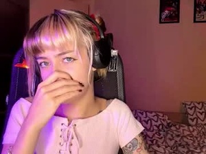 ethelynprochaska's webcam