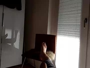 feet235904's webcam