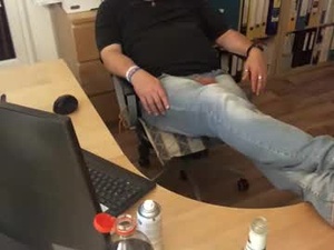 feet4u_barefooter's webcam