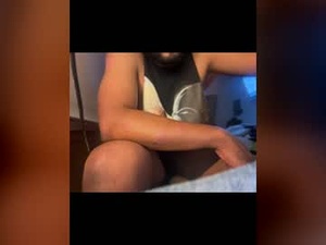 guesswhosback13's webcam