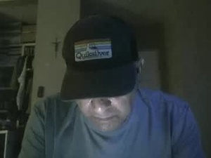 guy8inches4u's webcam