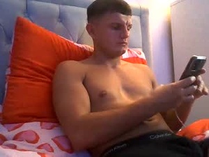 handsomehorny69's webcam