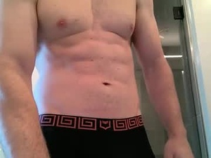 hardtoswallow1's webcam