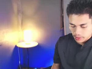 horny_lucasxxxx's webcam