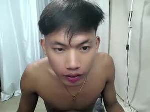 hugecockjames09's webcam