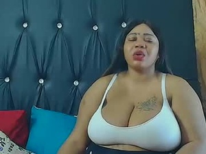 humongoustitss500929's webcam