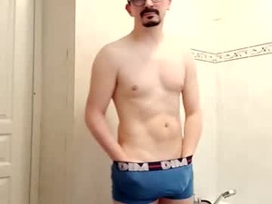 ilovecuteguy79's webcam