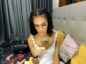 imyour_dreamasian4uxxx's webcam