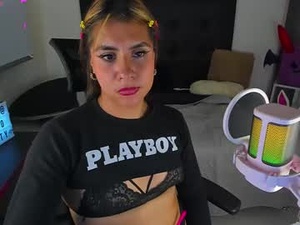 kamila_shiniki's webcam