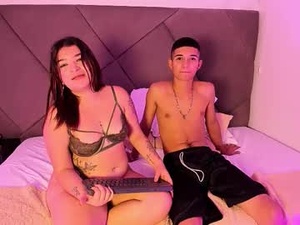 kylie_and_lukas's webcam